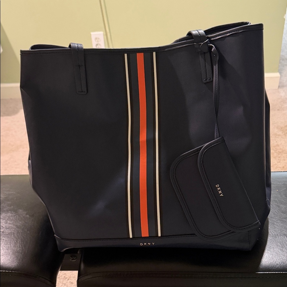 DKNY Bradee Navy Blue Striped Tote Bag with ID Card Holder Wristlet - Picture 2 of 3